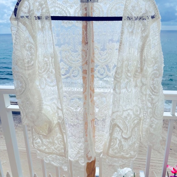 Elegant almost White Lace Top cardigan NWOT - Picture 4 of 10